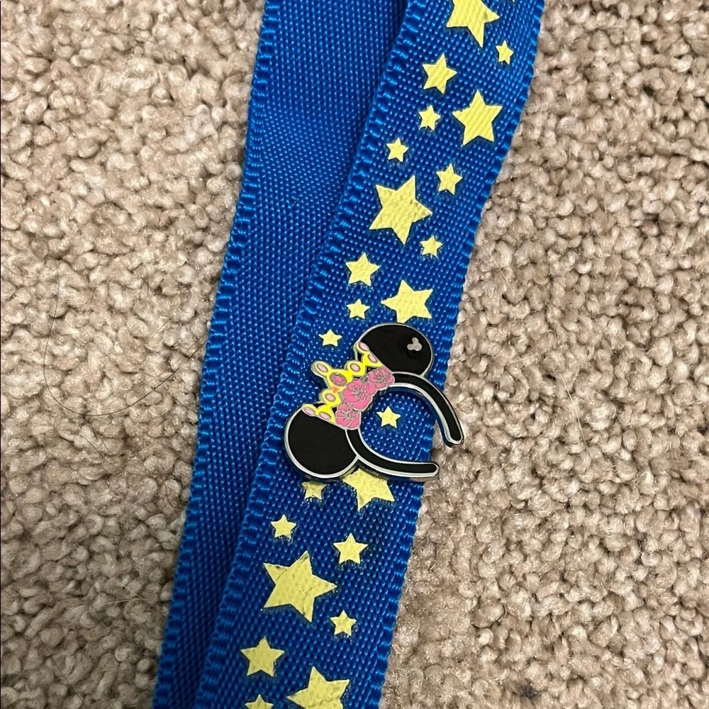 Disney pins Blue Star Pattern lanyard with 2 pins - Picture 3 of 8